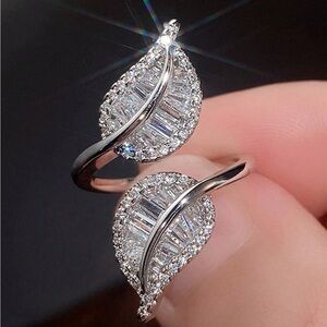 Women’s Silver Leaf Ring